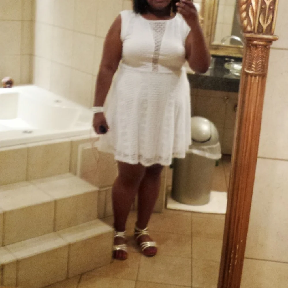 WHITE LACE DRESS - Picture 3 of 4